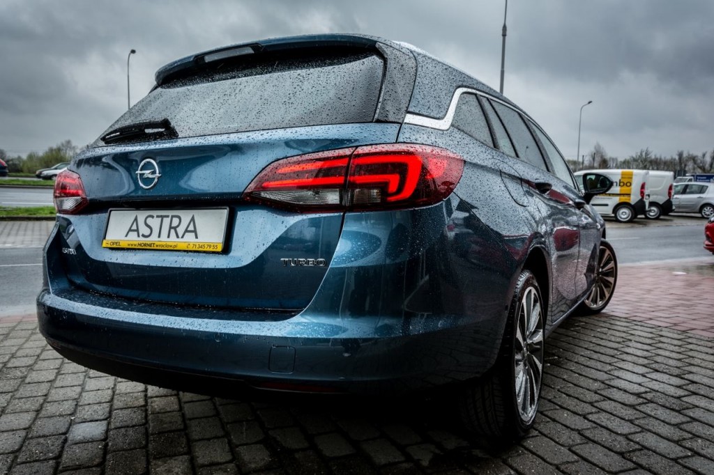 TEST – Astra V Sports Tourer – czy auto posiadające tytuł Car of the Year 2016 jest warte swojej ceny?